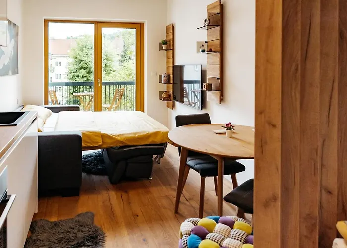 Woody - Comfy Apartment In Siska