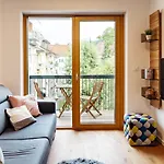 Woody - Comfy Apartment In Siska