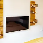 Woody - Comfy Apartment In Siska